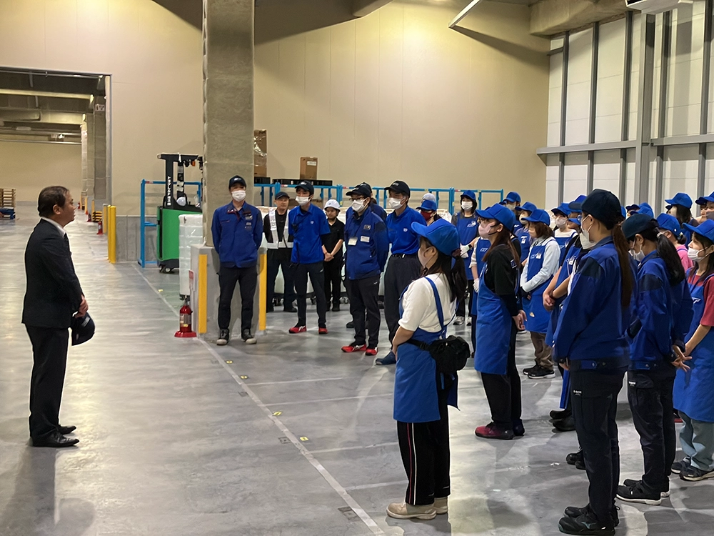 社員へ感謝の言葉を贈る社長