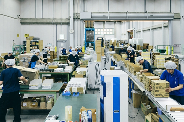 流通加工作業をしている様子